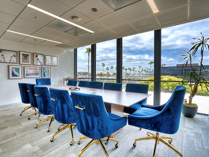 Designing the Perfect Workspace for Lawyers: Creating a Productive and Comfortable Environment